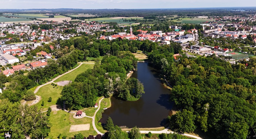 Spacer po sercu Sycowa najlepiej rozpocząć w zabytkowym Parku Miejskim, założonym w 1813 roku przez Gustava Calixta Biron von Curland. Ale, jak widać, cała okolica urzeka. 