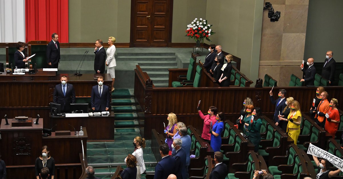 The president’s swearing-in.  The members of the Left are dressed in colors symbolizing the rainbow flag