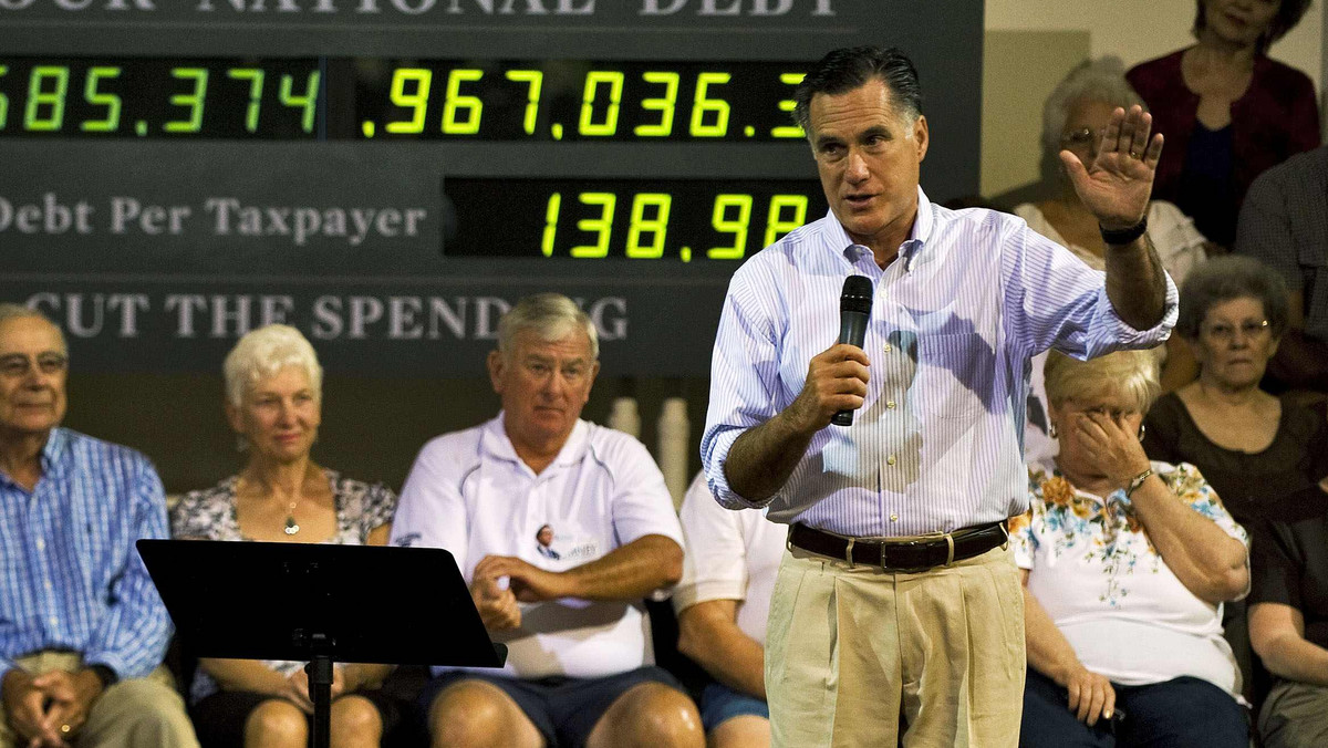 Republikański kandydat na prezydenta w tegorocznych wyborach Mitt Romney zarzucił prezydentowi Barackowi Obamie, że nie spełnił obietnicy zmniejszenia o połowę deficytu budżetowego USA. W swej kampanii Romney konsekwentnie kładzie nacisk na gospodarkę.