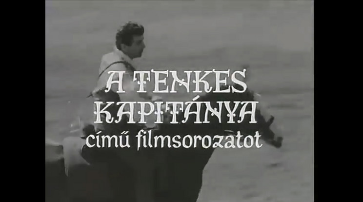 Máig örömmel gondol vissza A Tenkes kapitányára Pásztor Erzsi (83), aki mindössze 27 éves volt, amikor szerepet kapott a kultikus sorozatban. Az 1963-ban forgatott sorozat a Magyar Televízió első és egyik legsikeresebb filmsorozata volt, amelyben meghallgatás nélkül kapott szerepet a színésznő.