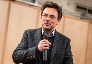 Transfery socjalne w Polsce to zmiana ustrojowa, a nie tylko projekt społeczny [WYWIAD]