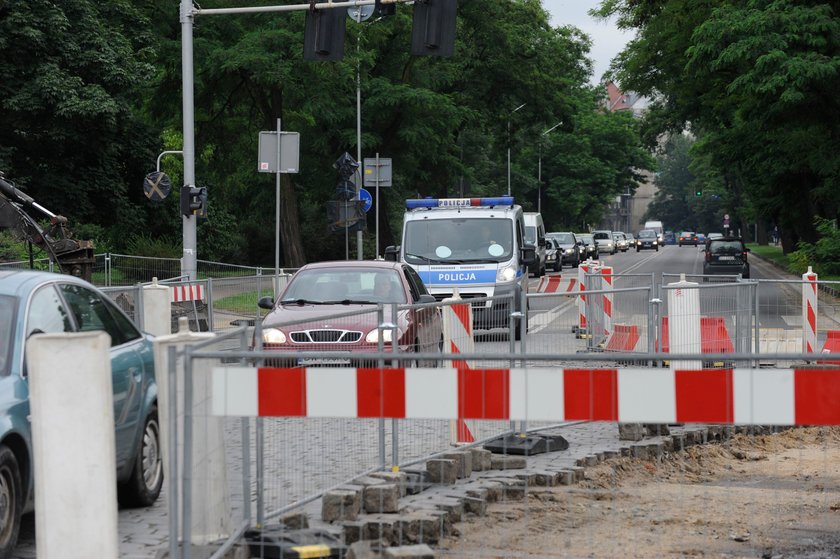 Utrudnienia dla kierowców na ul. Wyszyńskiego we Wrocławiu