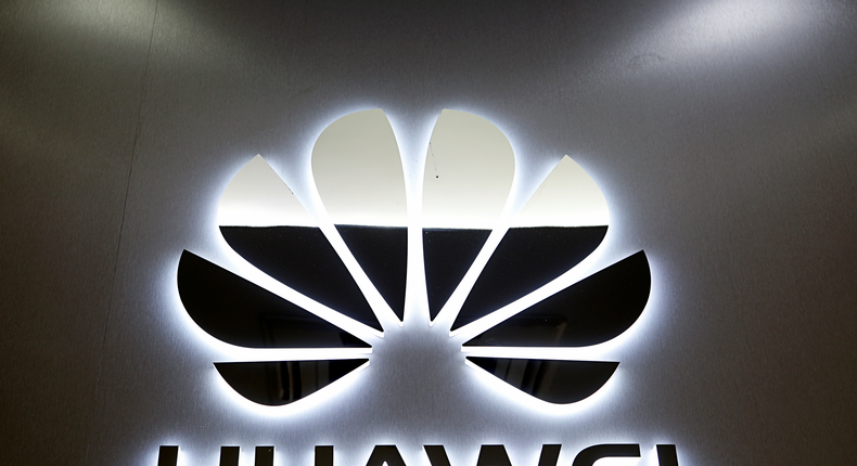 The logo of Huawei is pictured at a mobile phone shop in Singapore, May 21, 2019. REUTERS/Edgar Su