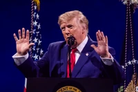Prof. Holmes z NYU: Trump boi się głównie wewnętrznego buntu we własnym obozie