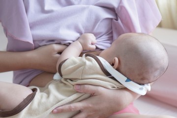 Mitől lehet zöld az anyatej? Az orvos válaszol