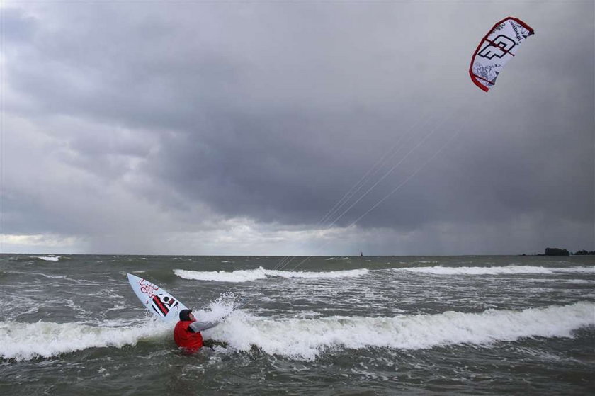 kitesurfer: atakowały mnie rekiny