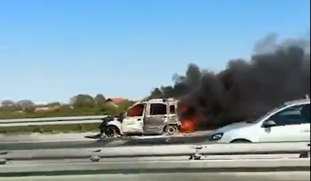 Gori auto na "Milošu Velikom"