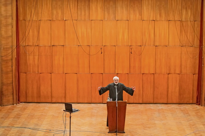 Danas smo primorani da budemo deo mnogih mreža, pa i društvenih, kaže Vesin