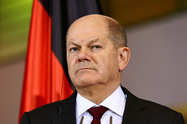 Kanclerz Niemiec Olaf Scholz i czołowi przedstawiciele niemieckiego rządu cieszą się niewielkim zaufaniem wśród obywateli - wynika z badania