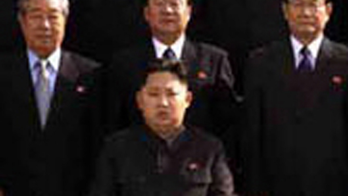 Północnokoreański dziennik "Rodong Sinmun", organ rządzącej Partii Pracy Korei (PPK), opublikował po raz pierwszy oficjalną fotografię najmłodszego syna przywódcy państwa Kim Dzong Ila i jego prawdopodobnego następcy Kim Dzong Una.