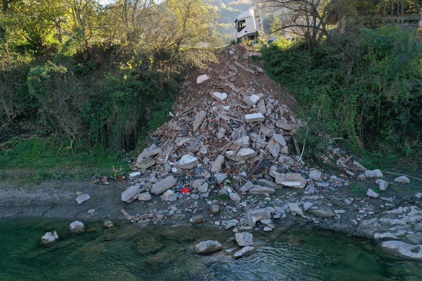 Lim kupi smeće da bijelopoljskih deponija i nosi ga u Srbiju