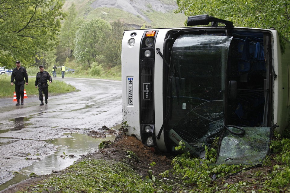 Wypadek autokaru z dziećmi