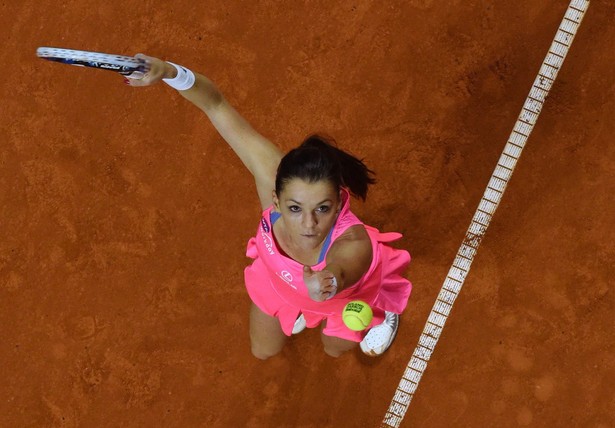 WTA Stuttgart: Radwańska spędziła na korcie prawie dwie godziny, ale awansowała do półfinału