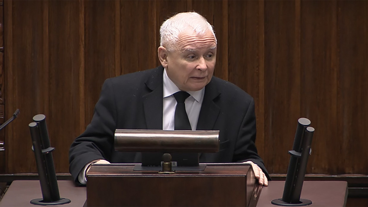 Jarosław Kaczyński wtargnął na mównicę. "Jest pan niemieckim agentem"