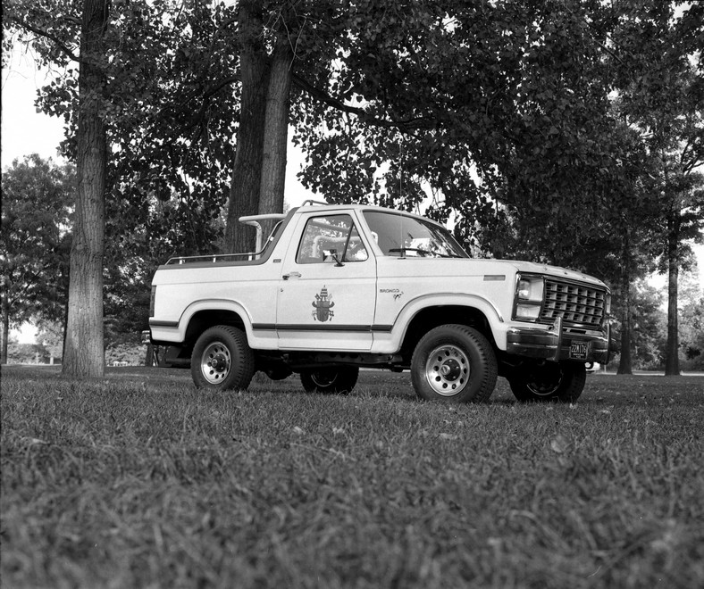 Papieski Ford Bronco