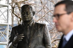 Gruzja: W Batumi odsłonięto pomnik Lecha Kaczyńskiego