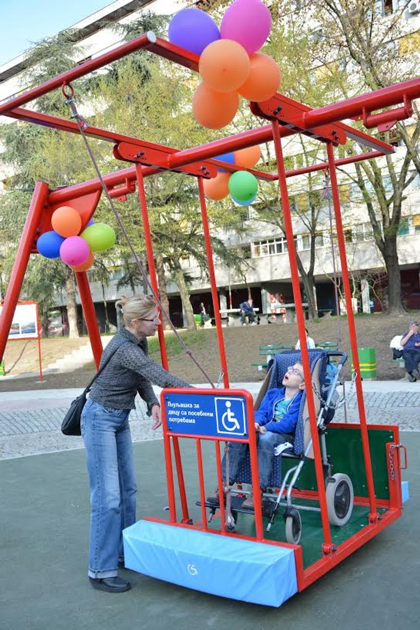 Ljuljaška nemenjena deci sa invaliditetom 