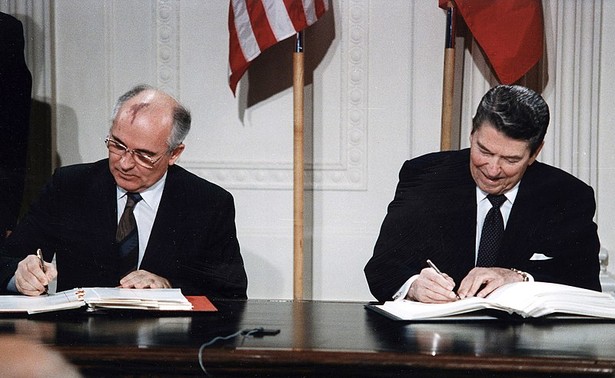 Michaił Gorbaczow i Ronald Reagan w 1987 r.