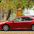 Toyota Camry po 15 latach wróciła do Europy. Kogo zainteresuje ten hybrydowy sedan?