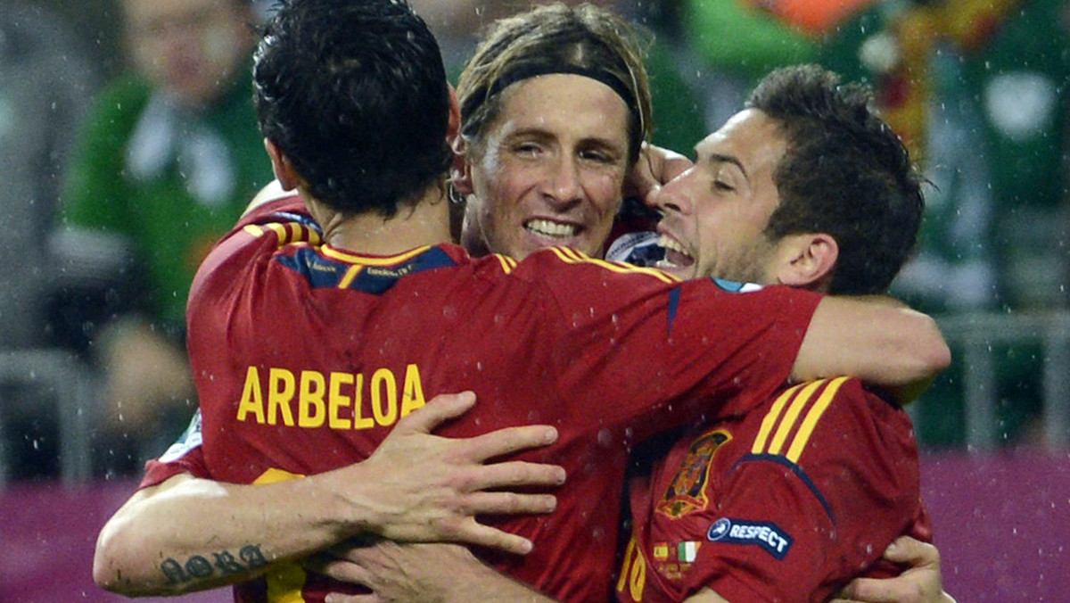 Hiszpanie rozbili Irlandię 4:0 w czwartkowym meczu grupy C Euro 2012. Mistrzowie świata tym samym zakończyli marzenia rywali. Irlandia straciła szanse na awans do kolejnej fazy gier. Oto komentarze mediów na Wyspach.