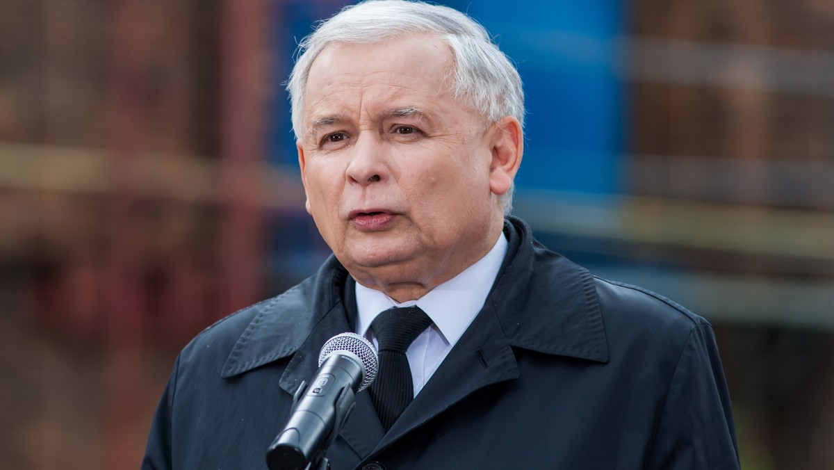 Prawo i Sprawiedliwość walczy twardo, by wygrać wybory do Parlamentu Europejskiego - powiedział w Szczecinie Jarosław Kaczyński. Nie zdradził jednak, jakiego konkretnie wyniku się spodziewa. Prezes PiS oświadczył także, że media blokują "jedyną poważną partię opozycyjną". - To, żeby był podany sens naszego przekazu, to się nie zdarza. To już nie jest demokracja, to Białoruś - stwierdził.