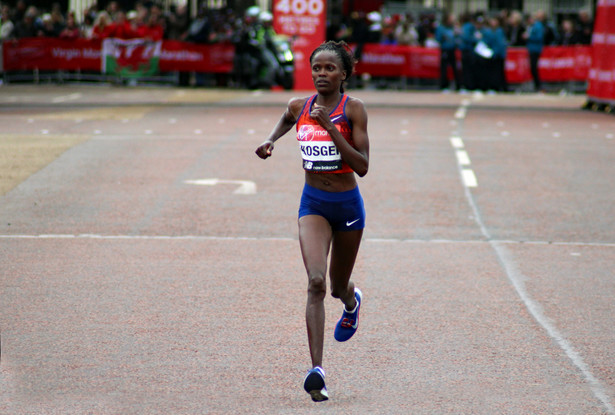 Brigid Kosgei wynikiem 2:14.04 ustanowiła rekord świata w maratonie