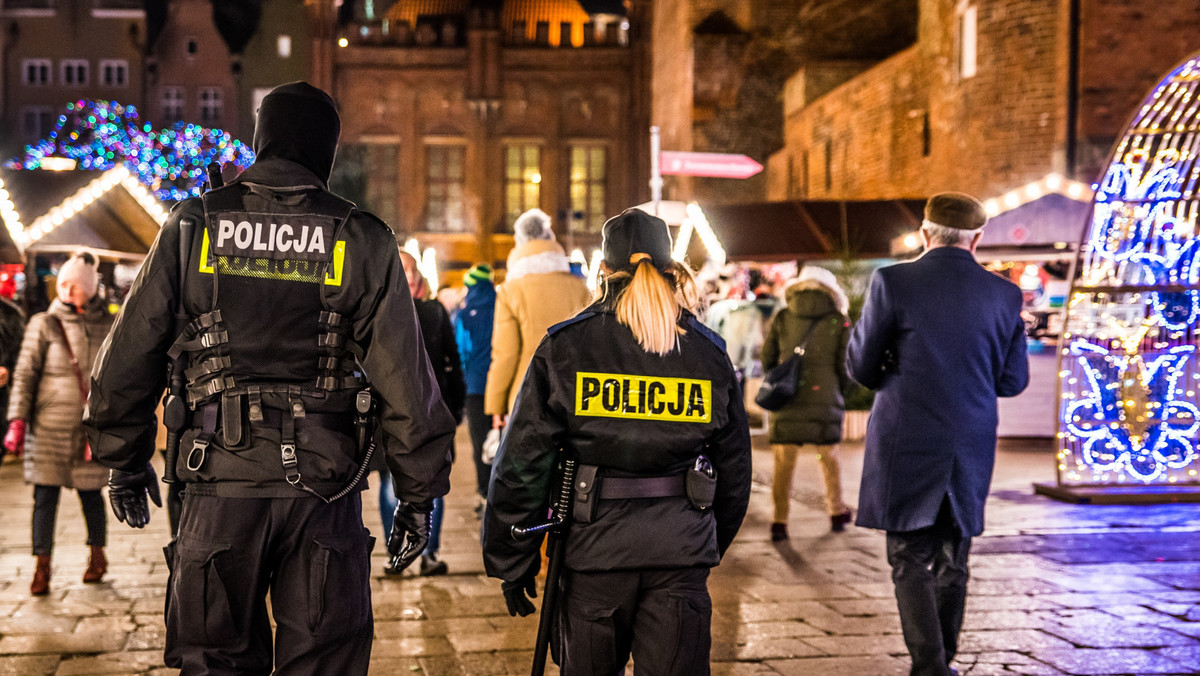 <strong>Pewien mężczyzna podczas Wigilii groził rodzinie pistoletem, inny chciał oblać wrzątkiem wszystkich bliskich. Święta Bożego Narodzenia to nie tylko rodzinna sielanka przy eleganckim stole z choinką w tle. Zdarzają się sytuacje ekstremalne i drastyczne</strong>