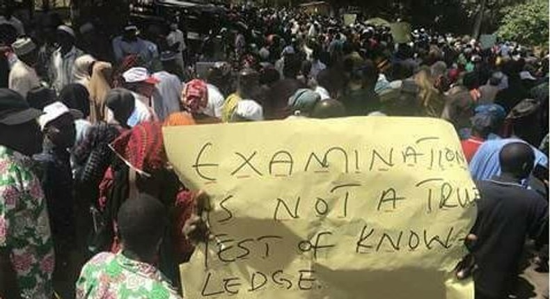 The placard of Kaduna state teacher protesting. The statement on the placard says a lot of what is wrong with Nigeria