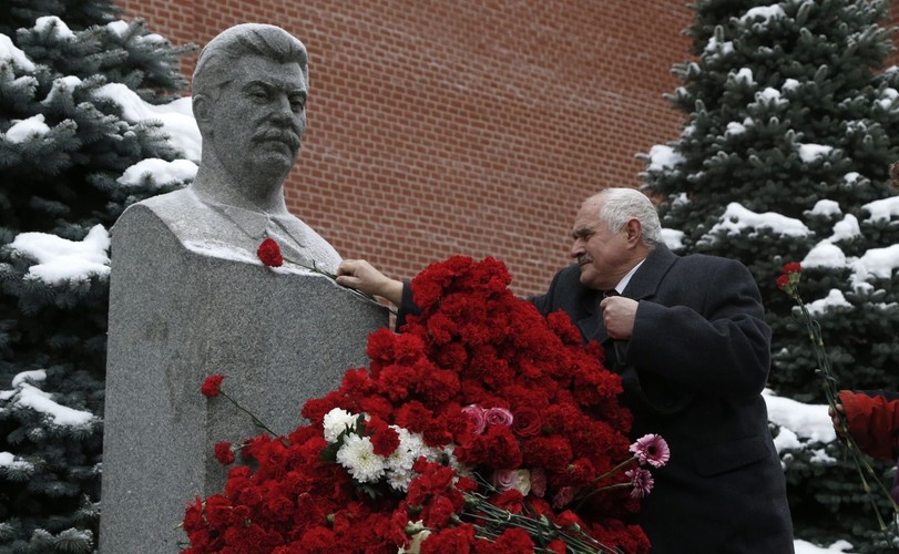KOMUNIŚCI ŚWIĘTUJĄ URODZINY JÓZEFA STALINA