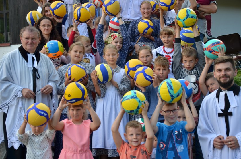 Wcześniej pastor ze Szczyrku zasłynął z akcji charytatywnego zbierania piłek do siatkówki