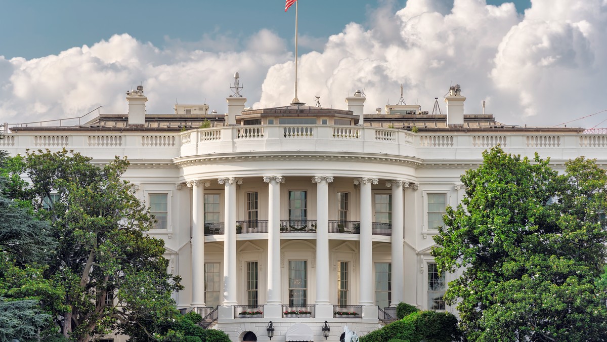 Wicepremier Chin Liu He, który stoi na czele delegacji chińskiej na rozmowy handlowe z USA, uzgodnił z amerykańskim ministrem finansów Stevenem Mnuchinem, że rozmowy handlowe USA-Chiny będą kontynuowane dziś rano - podał asystent prezydenta USA Judd Deere.