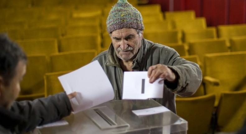 A Bulgarian man casts his ballot in the presidential elections on November 13, 2016