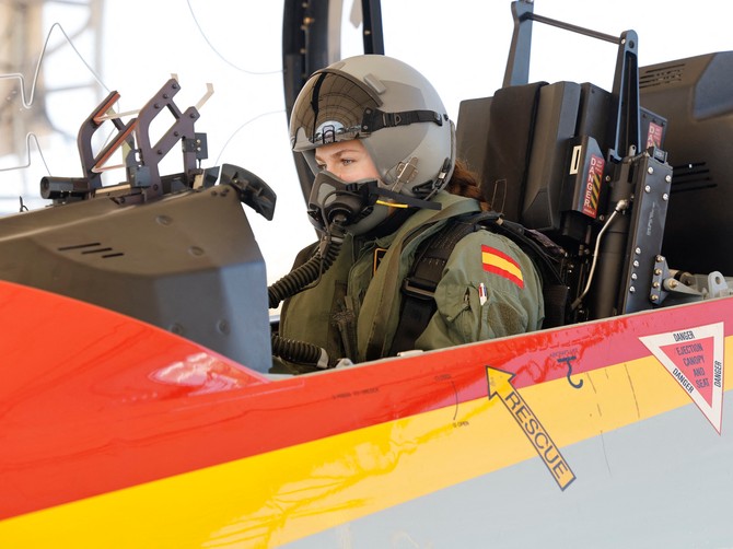 Španska princeza Leonor prvi put samostalno letela vojnim avionom