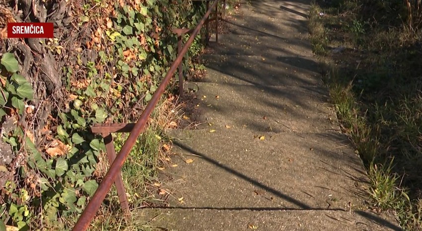 Građani upozoravaju da je ulica u Sremčici nebezbedna