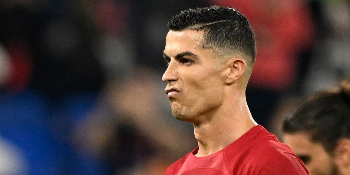 Kamery uchwyciły dziwne zachowanie Cristiano Ronaldo w trakcie meczu Portugalia-Ghana na mistrzostwach świata w Katarze. 