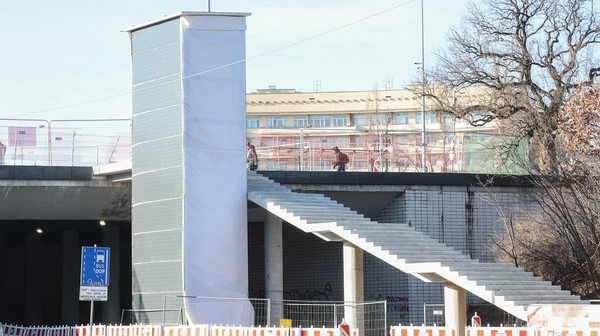 Motywem przewodnim inwestycji na pl. Na Rozdrożu jest likwidacja barier architektonicznych.