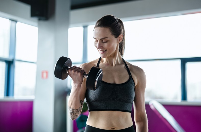 Trening siłowy jest najlepszy na sen