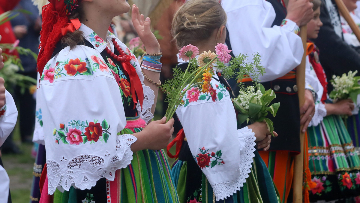 Zielone Świątki 2023. Czy jest to dzień wolny od pracy?