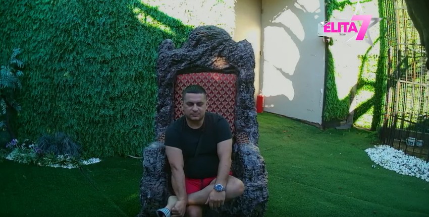 Nenad Macanović Bebica priča sa drvetom mudrosti