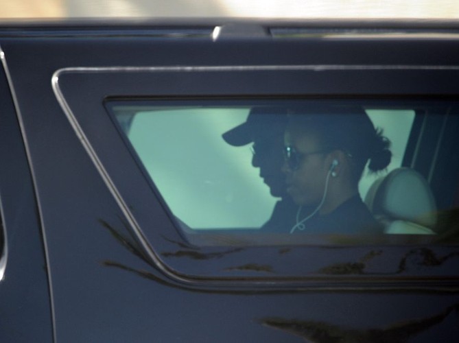 Michelle Obama ukryta za ciemnymi szybami