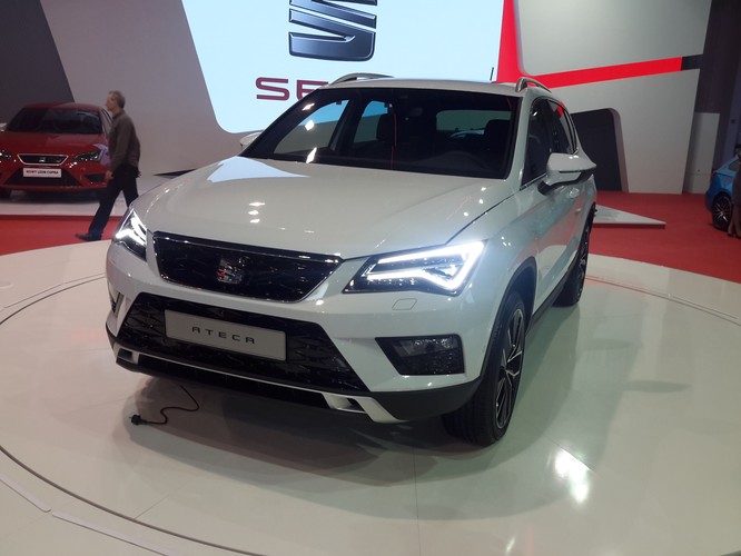 Seat Ateca to pierwszy SUV w historii marki. Będzie wyposażany w silniki od 115 do 190 KM i będzie dostępny zarówno w wersji na cztery koła, jak i na jedną oś. Do polskich salonów auto trafi w połowie tego roku.