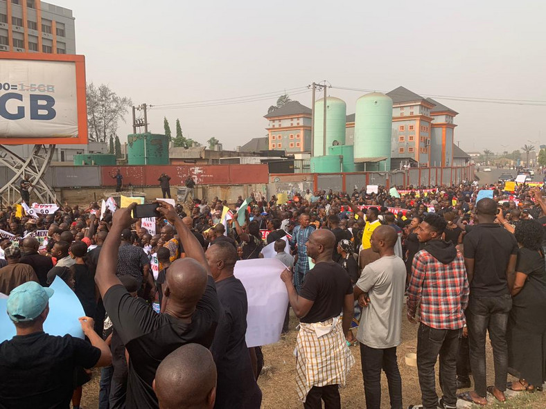 Imo residents all out to support Emeka Ihedioha.