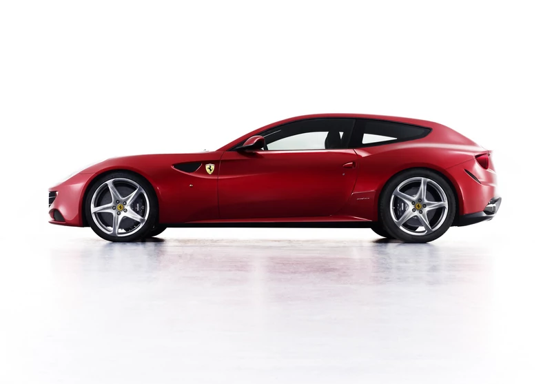 Ferrari FF ma nadwozie shooting brake.