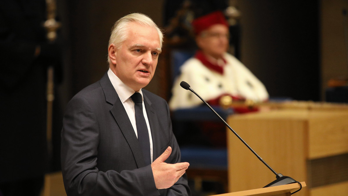 Uniwersytet Jagielloński, najstarsza polska uczelnia wyższa, zainaugurował dziś 654. rok akademicki. Uczestniczący w uroczystości minister nauki i szkolnictwa wyższego Jarosław Gowin zapowiedział, że nakłady na naukę i szkolnictwo wyższe wzrosną w najbliższych latach do 1 proc. PKB.