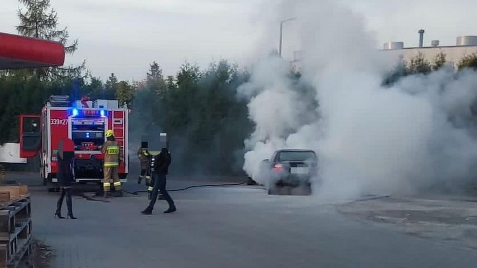 Samochód zapalił się w trakcie jazdy