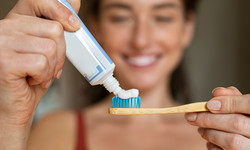 Czy pasty do zębów bez fluoru są zdrowe? Dentystka wyjaśnia