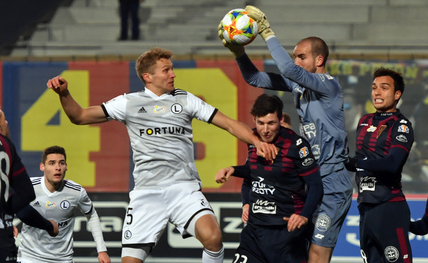 Ekstraklasa: Legia "obita" w Szczecinie. Buksa bohaterem, Pogoń liderem [WIDEO]