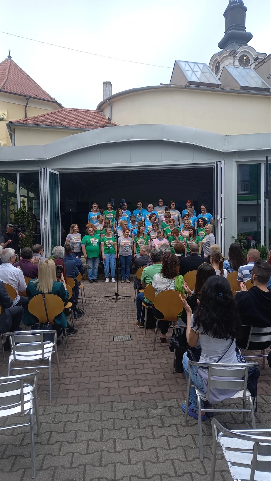 Pop hor radio je svojim izvedbama upotpunio događaj