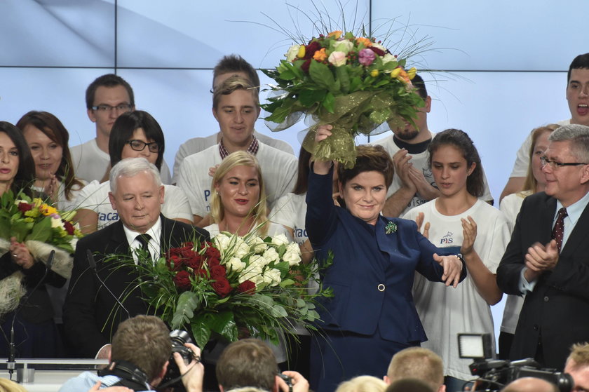 Bez broszki Beata Szydło ponosi porażki