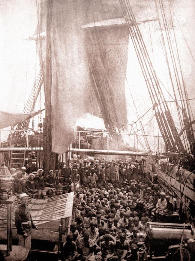 Niewolnicy tłoczący się na pokładzie